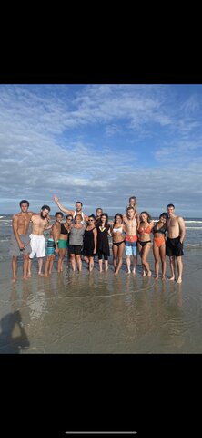 Era verano y hacía un poco de calor.   la canción de moda era As It Was de Harry Styles