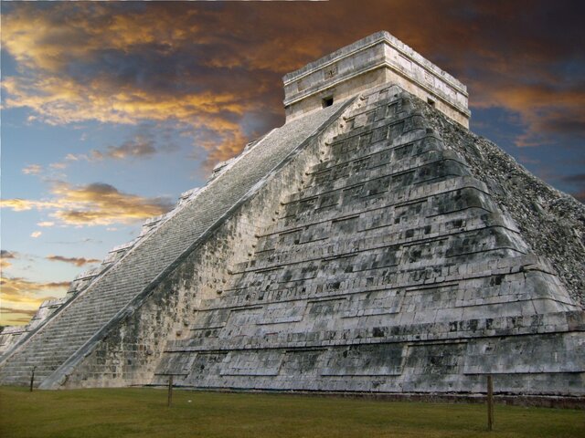 Los mayas fundan la ciudad Chichén Itzá en la Península del Yucatán