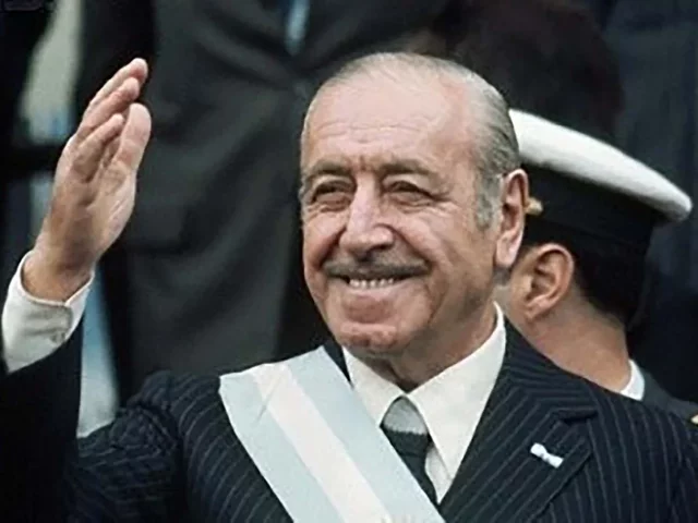 Asume la presidencia Héctor Cámporas