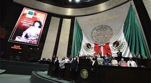 An initiative with constitutional reforms whose process had left Lázaro Cárdenas unfinished was sent to Congress.