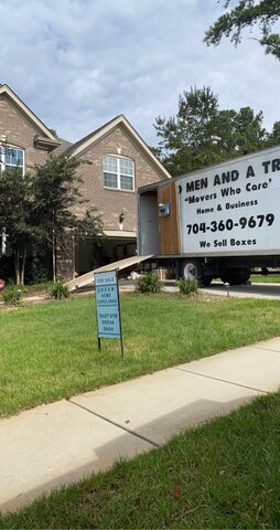 Mi familia y yo nos mudamos de Lake Norman a Weddington.