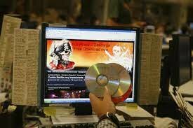 – Las descargas legales de música en línea se triplican a 6,7 millones de descargas por semana.