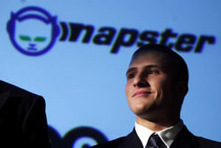 Estudiante universitario Shawn Fanning inventa Napster.
