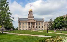 Univeristy of Iowa Admits Men and Women