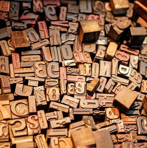 El sistema de imprenta de tipos móviles.