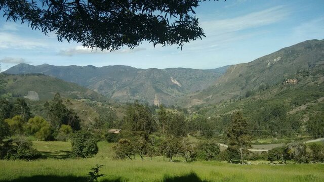 Cambio de lugar de residencia y de institución educativa.