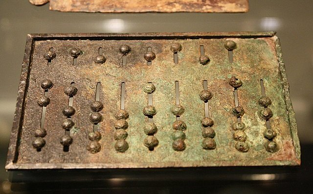 Los romanos utilizan ábacos y para las bolas usan piedras a las que llaman cálculos.