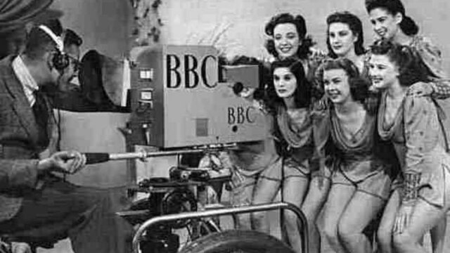 La BBC y la CBS efectúan las primeras emisiones públicas de televisión