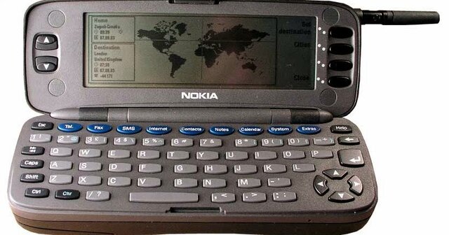 10.000.000 de ordenadores conectados a Internet. El Nokia 9000 Communicator se convierte en el smartphone e  integraba una CPU Intel 386