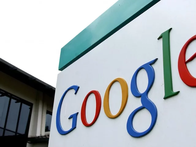 Hace su aparición Google.