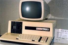 cuando realiza la primera demostración pública de ARPANET