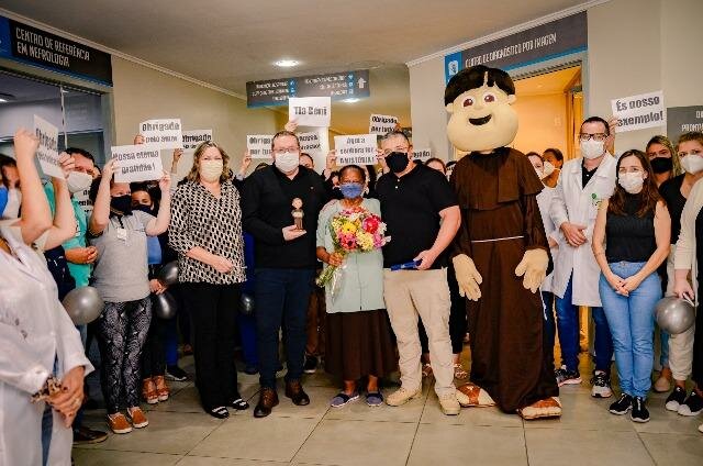 “Tia Ceni” é homenageada por colegas do HU