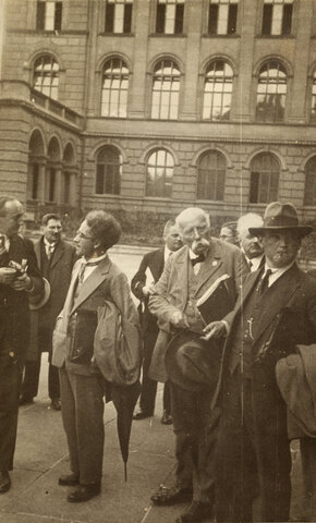 Se suma a éstas el Institut International de Bibliographie (IIB)