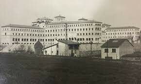 Ingressa al seminari de Vic