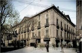 RESIDEIX AL PALAU DELS MARQUESOS DE COMILLAS