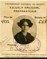 Asiste a la escuela nacional y conoce a Diego Rivera