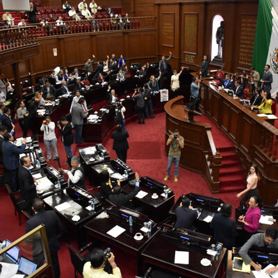 Timeline: Principales momentos comprendidos en las etapas de creación, desarrollo y consolidación de nuestra constitución