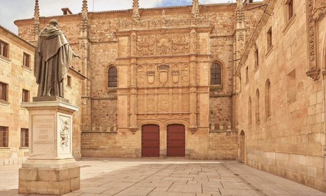 Primera Universidad creada en la península