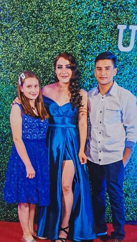 Su hermana se graduó de Enfermería