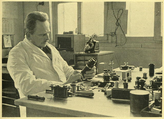 Primera cámara de 35mm.