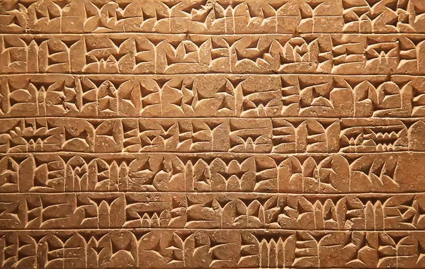 Escritura cuneiforme (Sumeria) y jeroglíficos (Egipto)