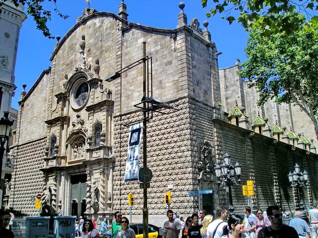 Morgades li aixeca la prohibició de celebrar i li permet establir-se a Barcelona