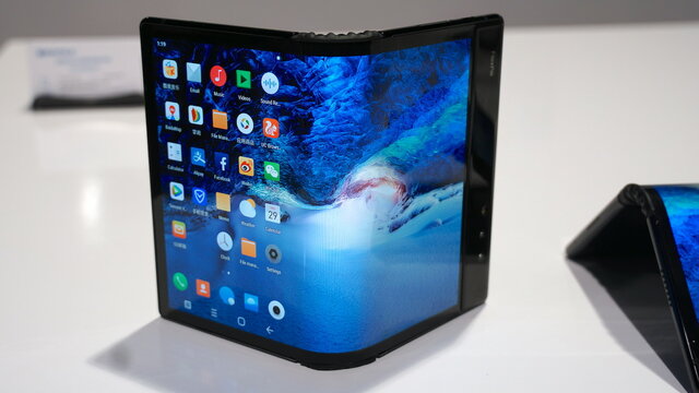 Primer smartphone con Pantalla Plegable