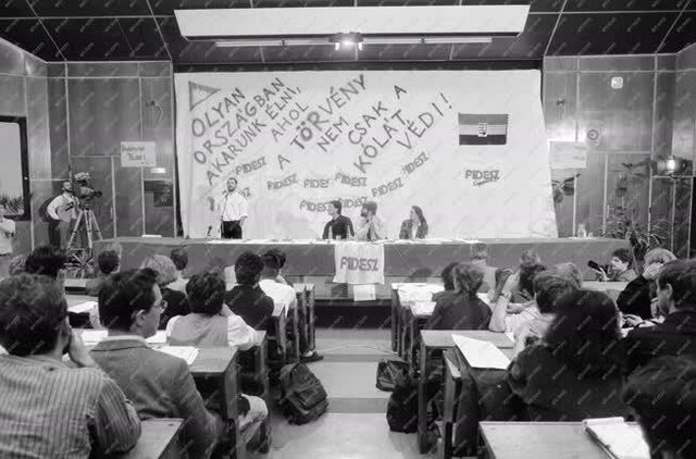 A Fidesz II. Kongresszusán döntöttek arról hogy pártként indulnak a választáson