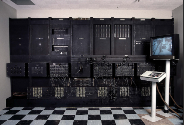 John W. Mauchly y John Presper Eckert crearon "ENIAC"