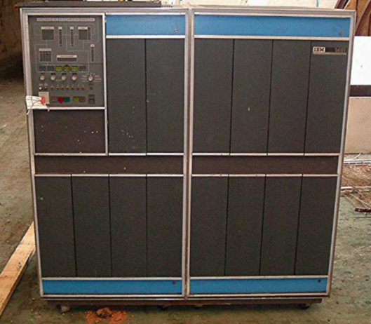 IBM crea el mainframe IBM 1401