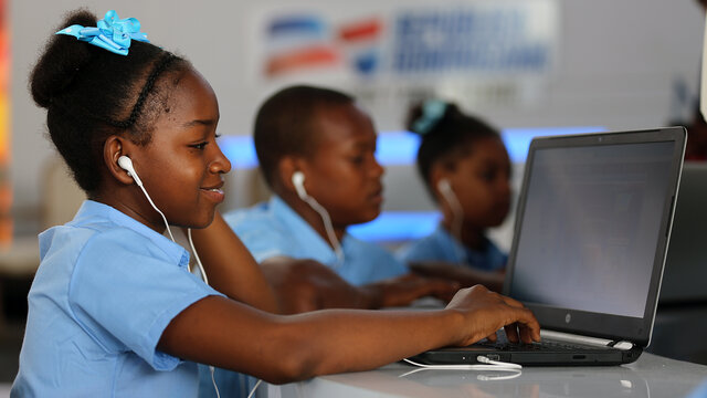 Proyecto Aulas Virtuales para la Enseñanza (AVE)