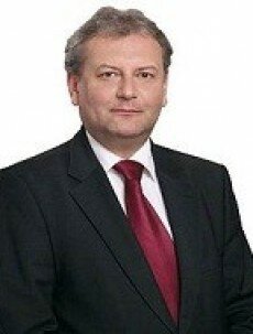 A párt elnöke Hiller István