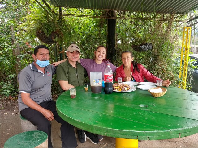 Mi esposo conoce a mi familia