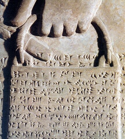 Escritura cuneiforme y jeroglífica