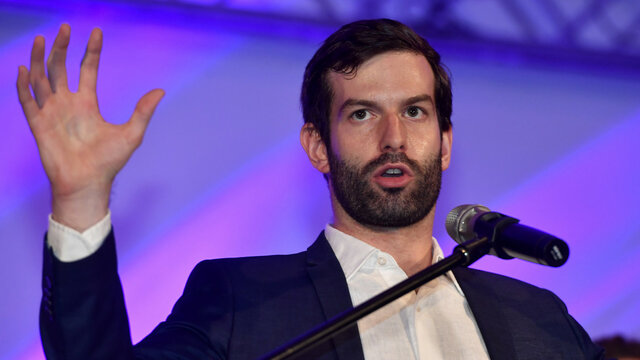 Fekete-Győr András lemond