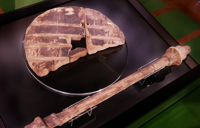 Roda de fusta amb eix