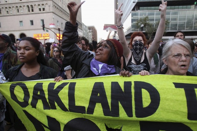 Oakland Police Tear gas Protesters