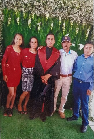 Graduación de su hermano Noel