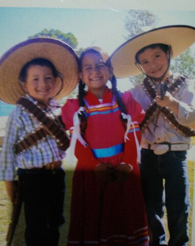 El 16 de septiembre con sus primos