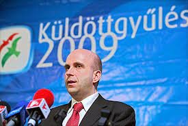 Retkes Attila a part élén