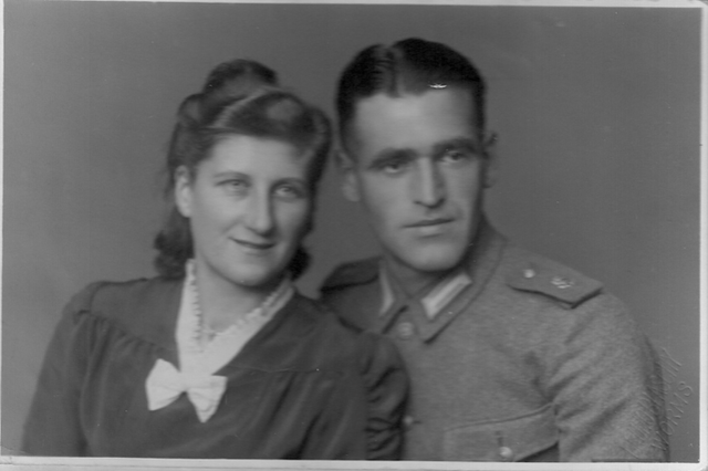 Gretal and Paul get married.