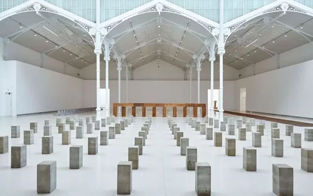 Estructuras primarias: jóvenes escultores estadounidenses y británicos