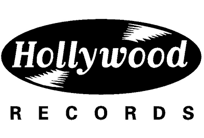 Firmó con Hollywood Records