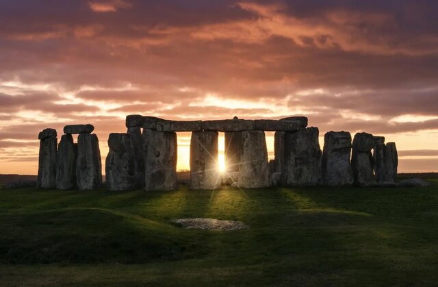 Se comienza a construir el Stonehenge