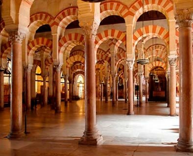 Comienza la construcción de la Mezquita de Córdoba.