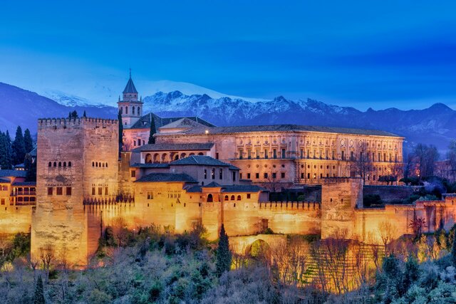 Ibn al-Ahmar hace reconocer su poder en Granada y comienza la edificación de la Alhambra.