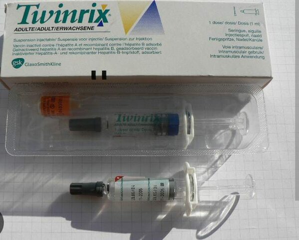 Primera vacuna para la hepatitis B.