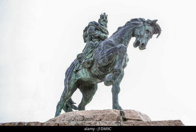 Las tropas almohades de Abu Yusuf Yaqub vencen al ejército cristiano de Alfonso VIII de Castilla en Alarcos.