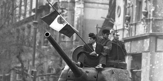 Ezen a napon jutott fegyverhez a felkelő társaság