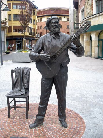 IPARRAGIRRE ESTATUA ERAIKI